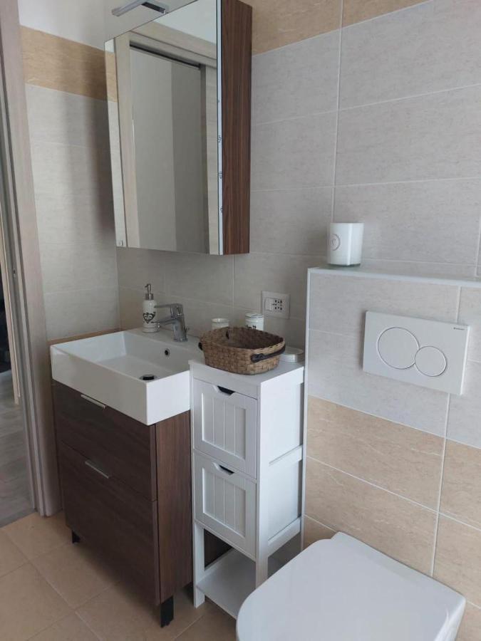 Appartamento Miralago Con Giardino Sul Lago Гавирате Екстериор снимка