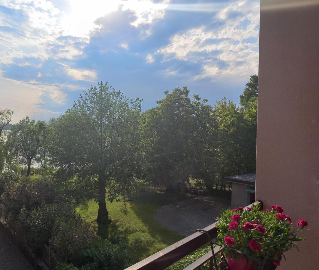 Appartamento Miralago Con Giardino Sul Lago Гавирате Екстериор снимка