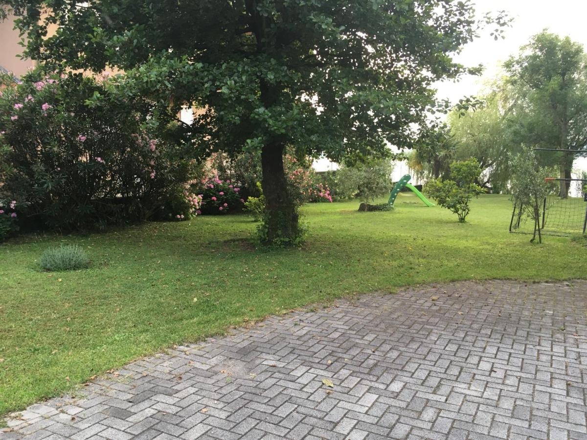 Appartamento Miralago Con Giardino Sul Lago Гавирате Екстериор снимка