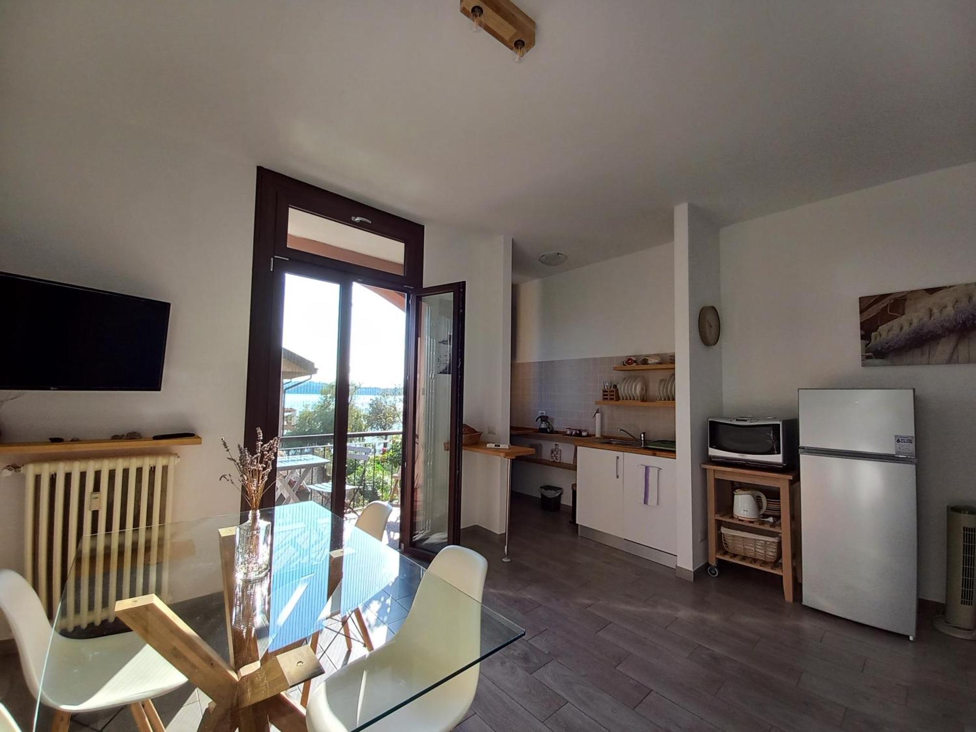 Appartamento Miralago Con Giardino Sul Lago Гавирате Екстериор снимка